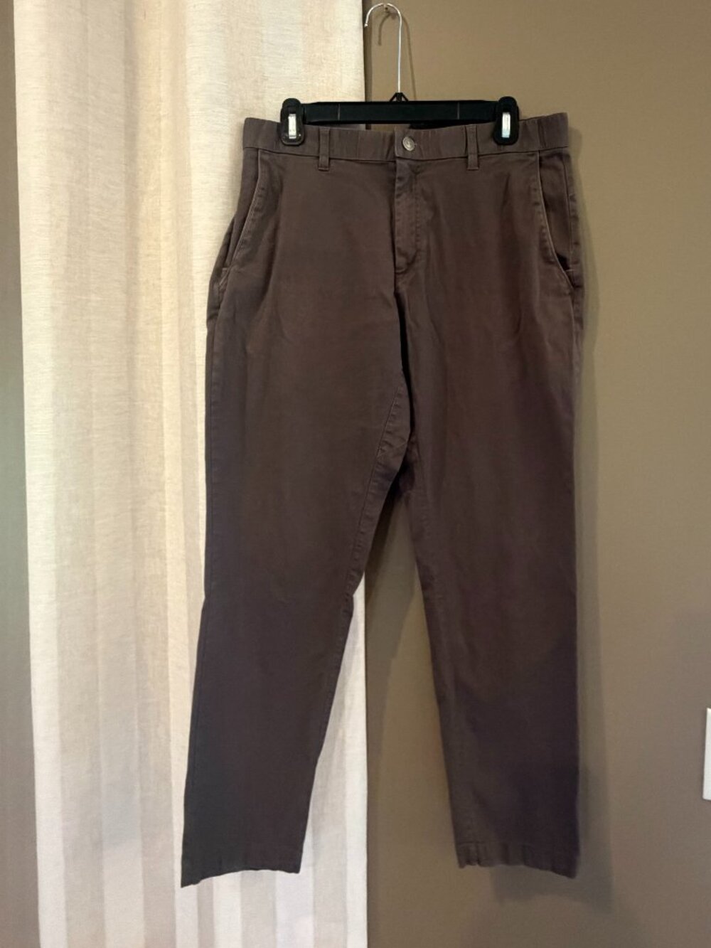 Fabletics Women's Mocha Chino Cropped/Capri Pant Neutral Comfy, Size medium 8/10